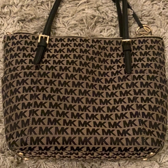 ***SOLD***Michael Kors Tote Handbag & Wallet - Picture 5 of 8